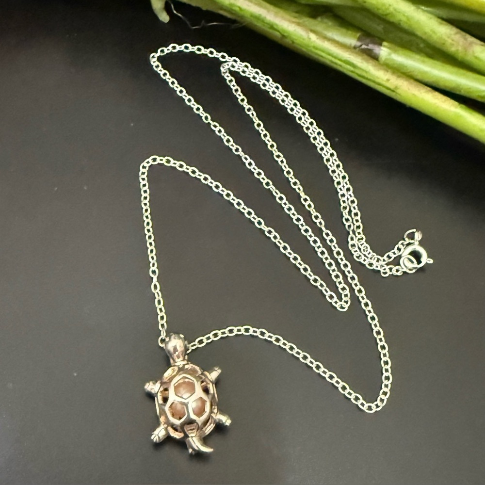 LUC 925 Sterling Silver Hinged Cage Turtle with Pearl Necklace 4.3g.